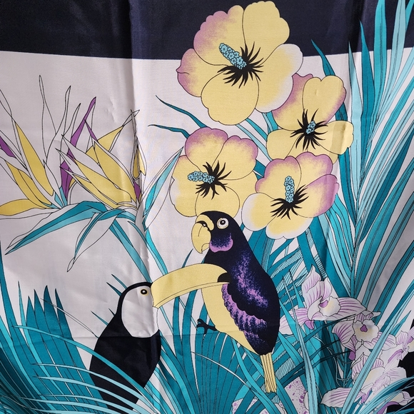 Toucan and Parrott Scarf - Picture 2 of 7